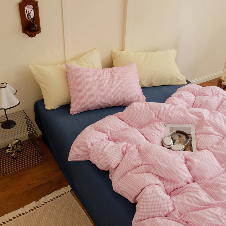 Minimal Vintage Plaid Bedding Set