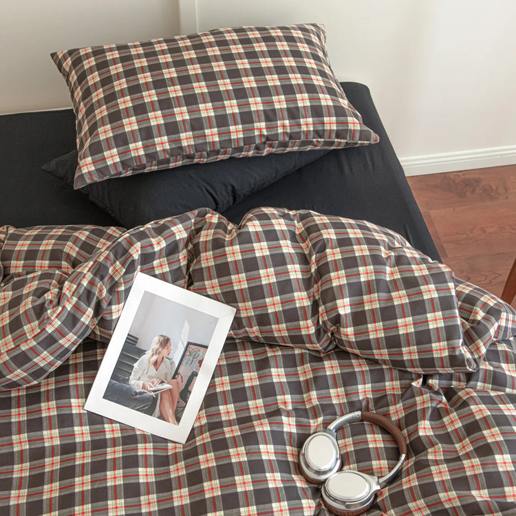 Minimal Vintage Plaid Bedding Set